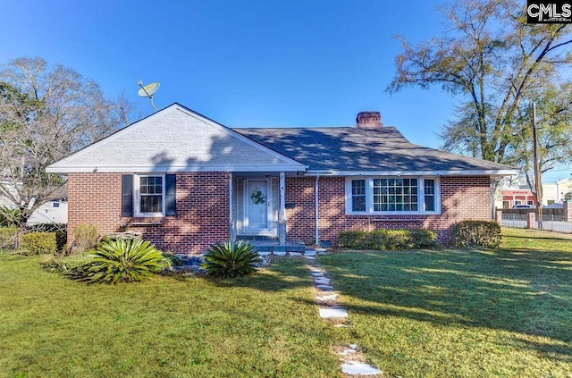 view of front of property with a front yard