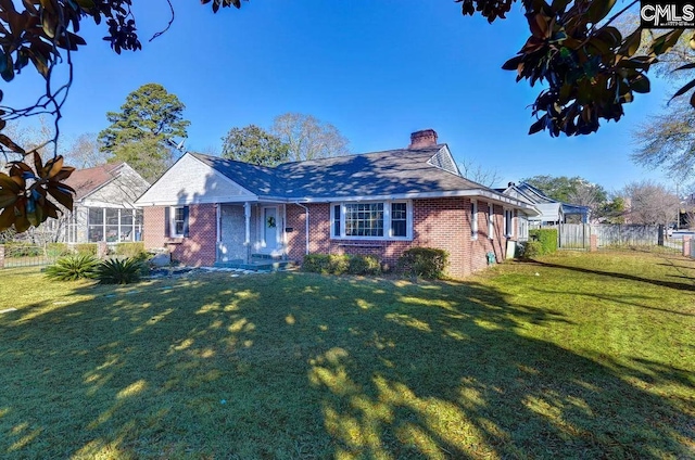 view of front of property with a front yard