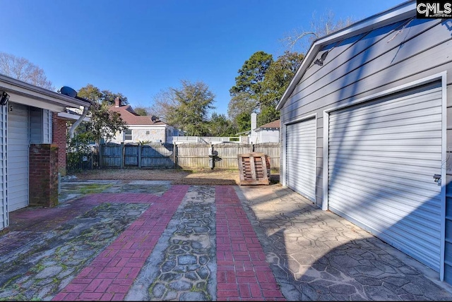 view of yard featuring a patio