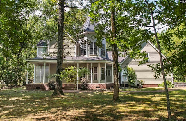 back of house with a lawn