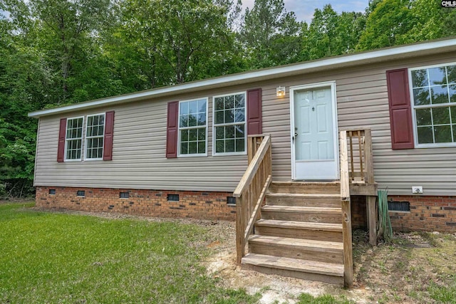 manufactured / mobile home featuring entry steps, crawl space, and a front yard