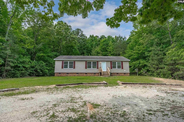 view of front of house featuring entry steps, a front lawn, and crawl space