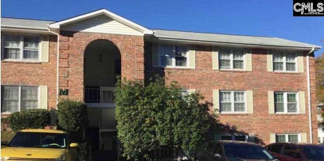 view of front of house with brick siding