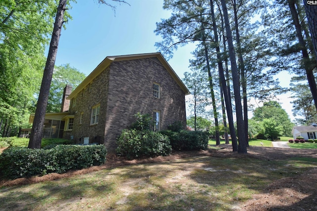 view of side of property featuring a lawn