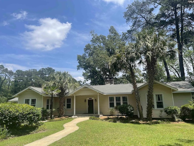 single story home with a front yard