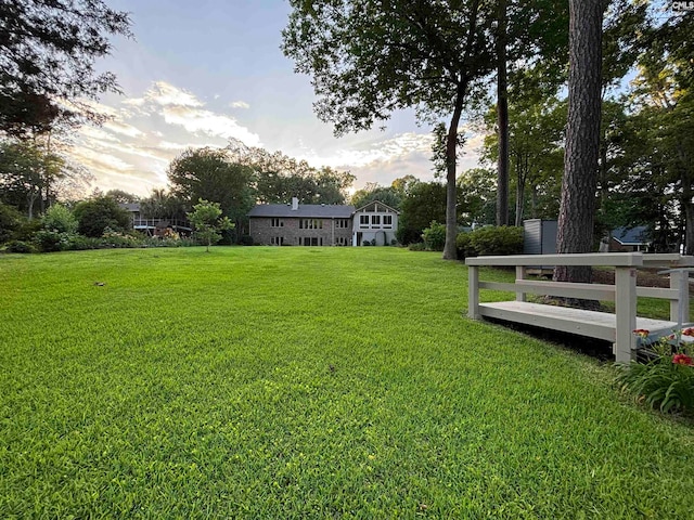 view of yard at dusk