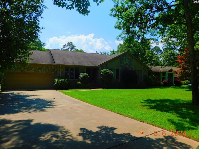 view of front of house featuring a garage and a front lawn