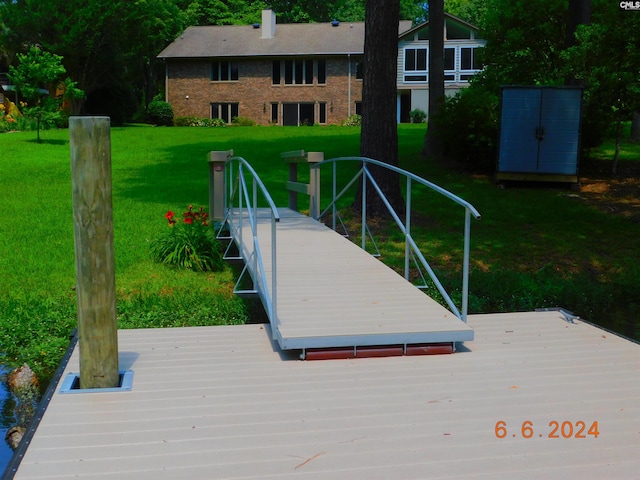 dock area featuring a lawn