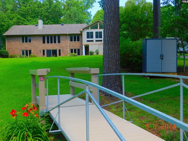 exterior space featuring a lawn