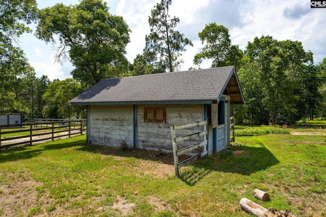 view of outdoor structure with an outbuilding