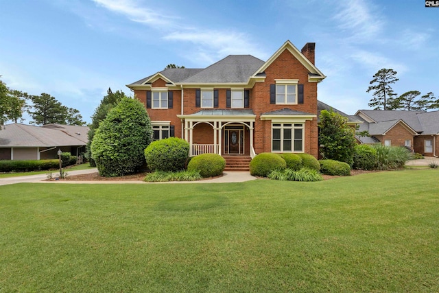 view of front of property featuring a front yard