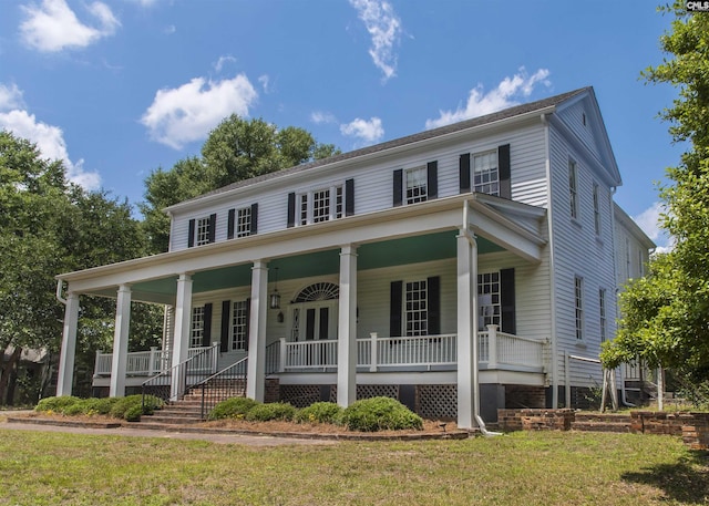 view of front facade featuring a front yard