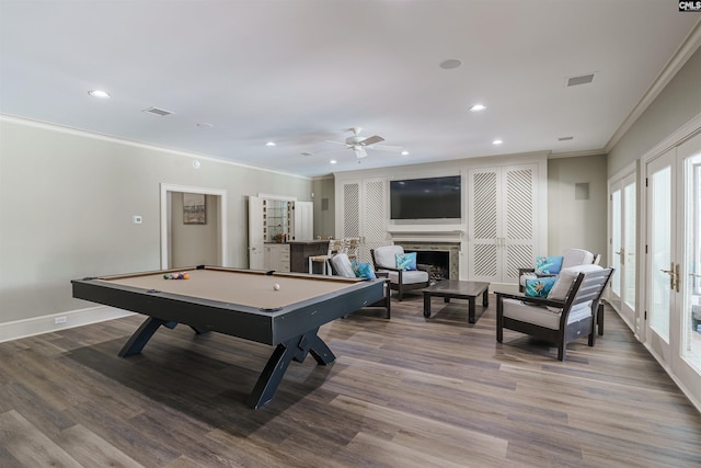 game room with ceiling fan, crown molding, hardwood / wood-style flooring, and pool table