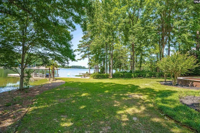 view of yard featuring a water view