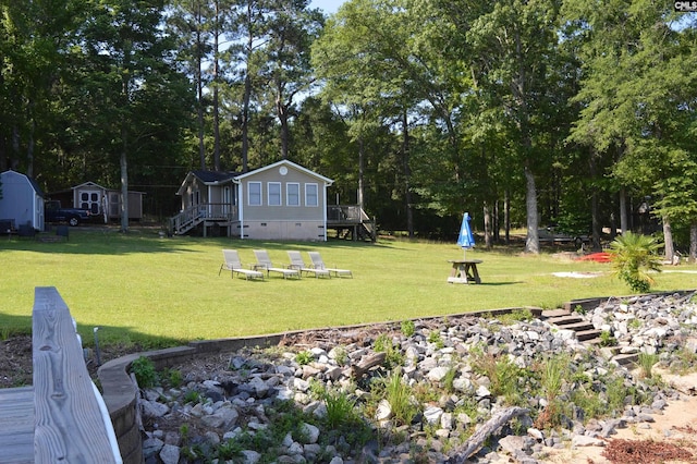 view of yard with a storage unit