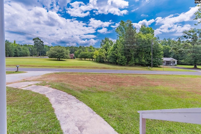 view of property's community featuring a yard