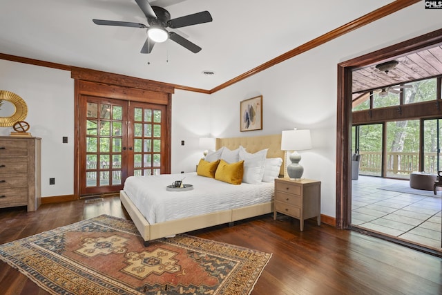 sitting room with crown molding, hardwood / wood-style floors, a chandelier, and vaulted ceiling