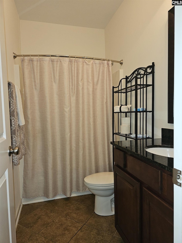 full bath with toilet, a shower with curtain, a sink, and tile patterned floors