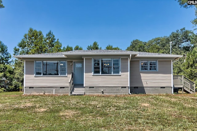 view of front of property featuring a front yard