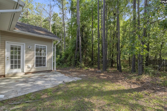 view of yard featuring a patio