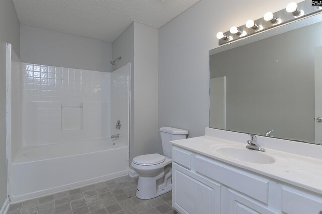 817 Wickham Ln, Columbia, SC 29229 - full bath with toilet, vanity, shower / tub combination, and a textured ceiling
