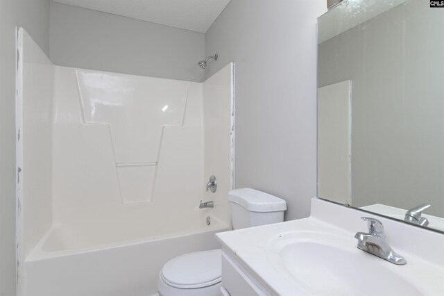 817 Wickham Ln, Columbia, SC 29229 - full bath featuring toilet, vanity, and shower / bathtub combination