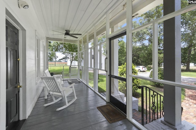 sunroom featuring ceiling fan