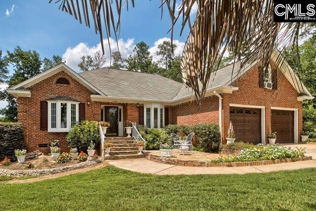 view of front facade with a garage and a front yard