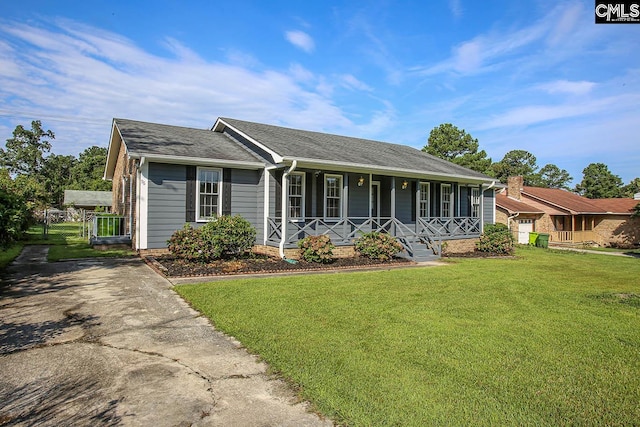 view of front facade featuring a front lawn and covered porch