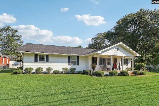 view of front of house featuring fence, a porch, and a front yard