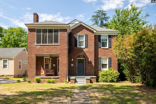 view of front of home featuring a front yard