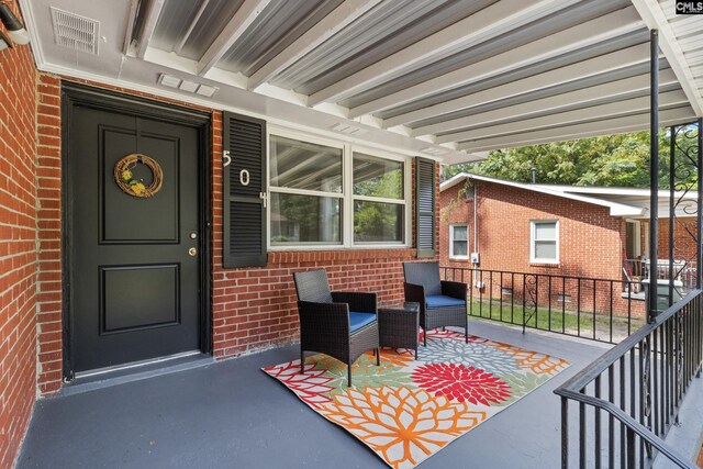 view of front facade featuring a front yard