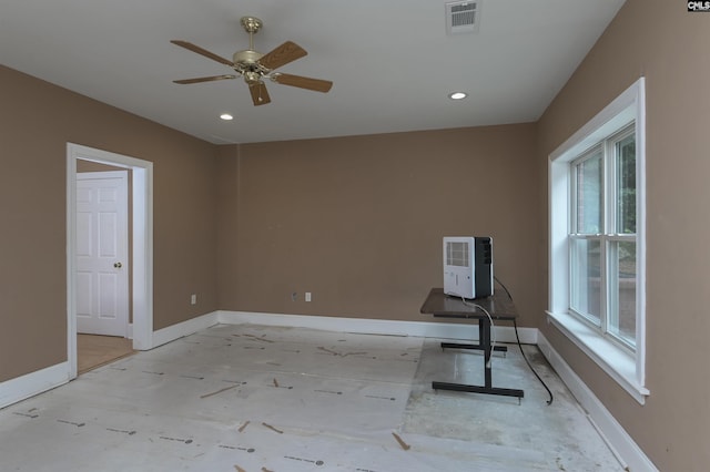 empty room featuring heating unit, visible vents, ceiling fan, and baseboards