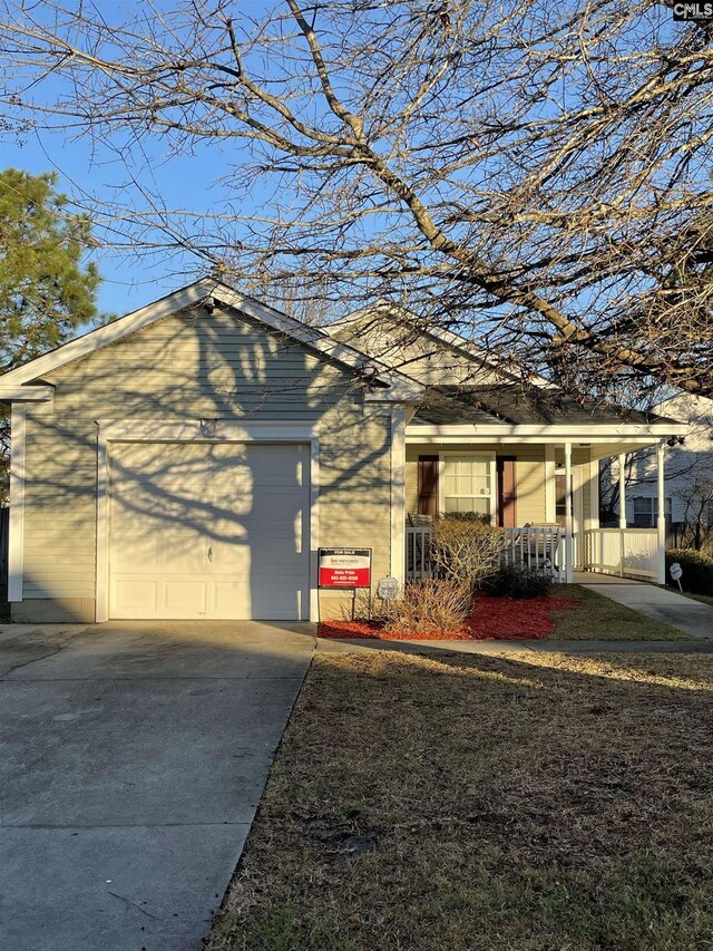 view of front of house featuring a garage and a front yard