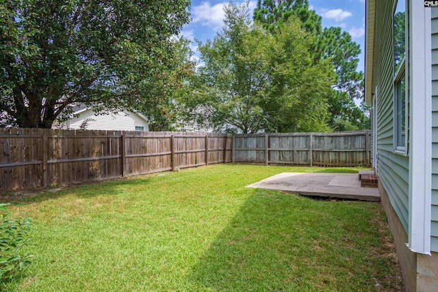 view of yard with a patio area