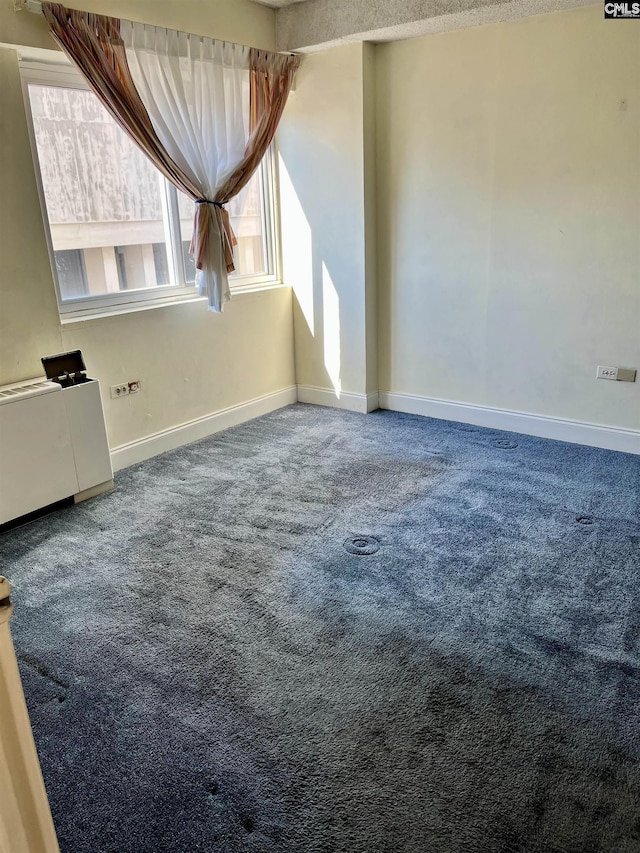 unfurnished room featuring carpet flooring