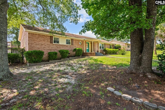 ranch-style home with a front yard