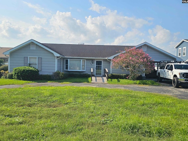 ranch-style house featuring a front lawn