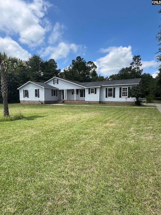 ranch-style home with a front yard