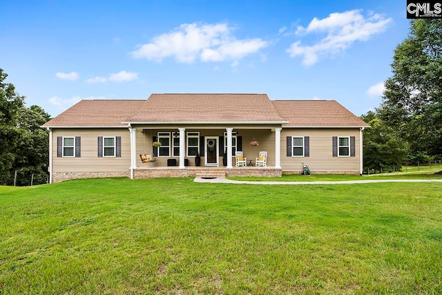 view of front of house featuring a front lawn