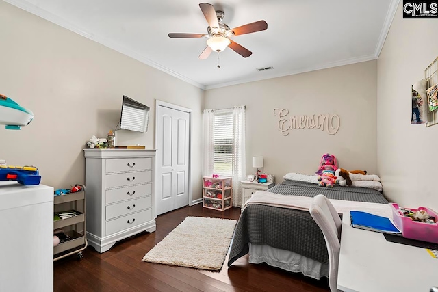 bedroom with a closet, ceiling fan, dark hardwood / wood-style flooring, and crown molding