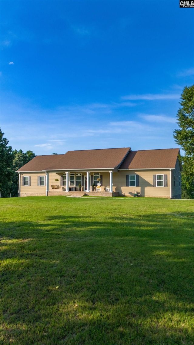 single story home with a front yard