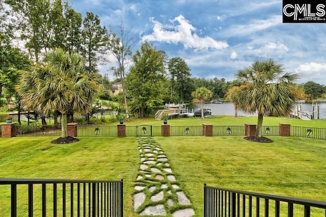 view of yard featuring a water view