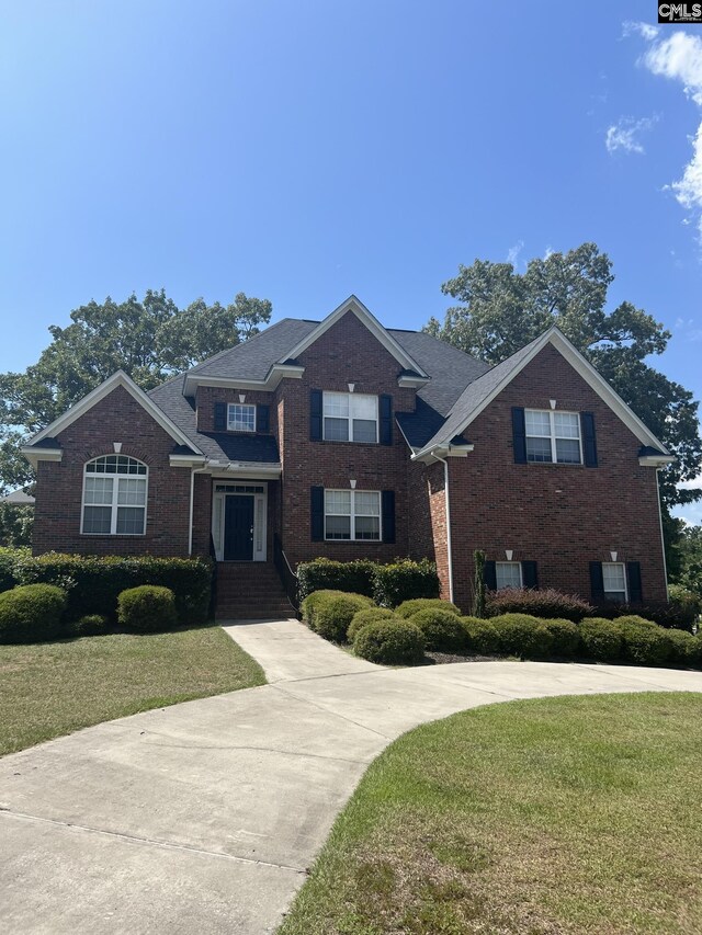 view of front of house featuring a front yard