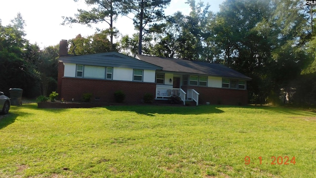 single story home featuring a front yard