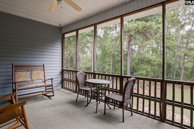 sunroom with ceiling fan