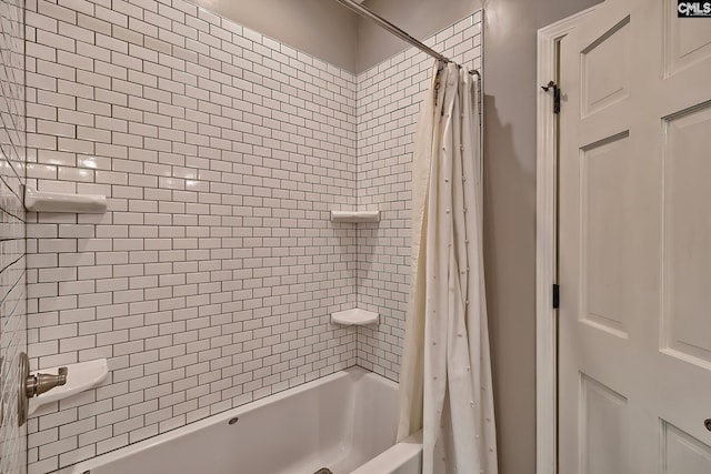 bathroom with shower / tub combo with curtain