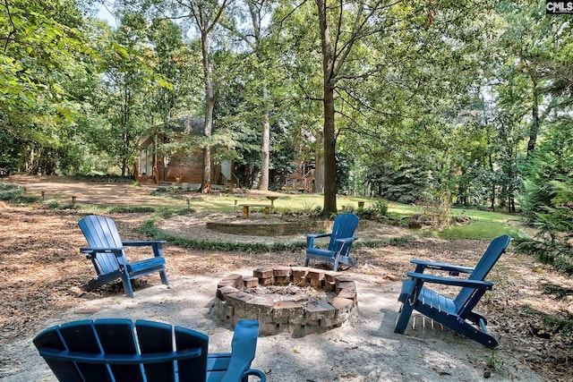 view of yard featuring an outdoor fire pit