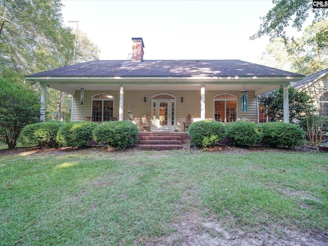 view of front of home featuring covered porch and a front lawn