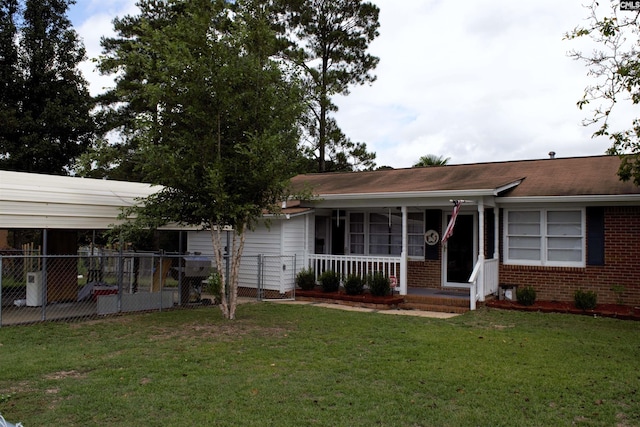 view of front facade featuring a front lawn, a porch, and a carport